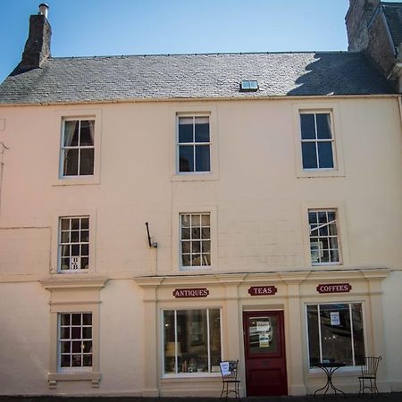 Lady Penelope'S B&B Duns Bagian luar foto